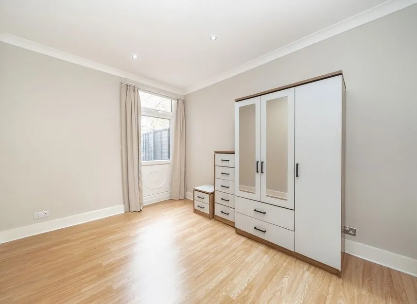 Litchfield Gardens, London, NW10, photo 6