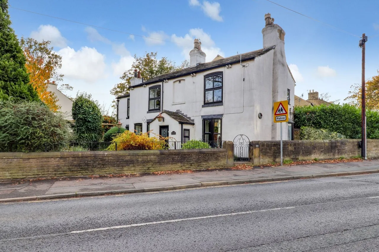 3 bed house for sale, High Street, Horbury, WF4