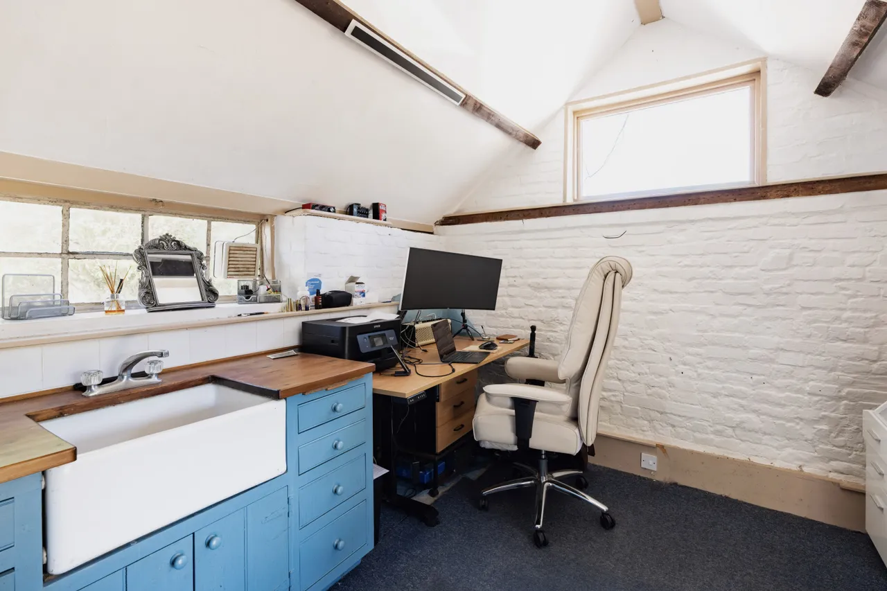 College Road, Thompson, IP24, photo 8