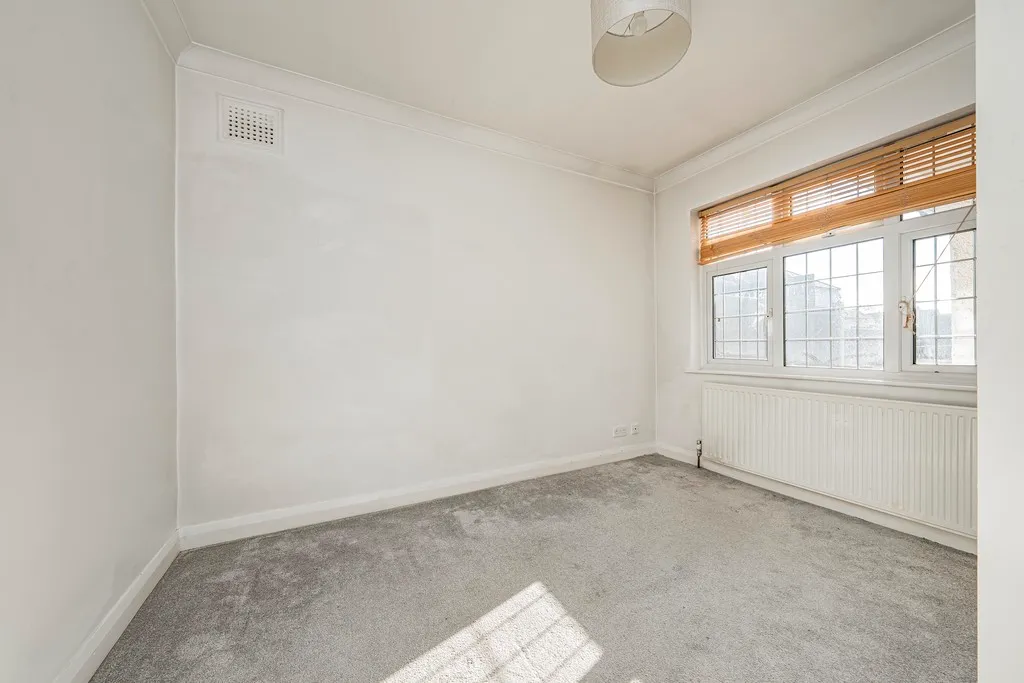 Hazelwood Drive, Pinner, photo 9