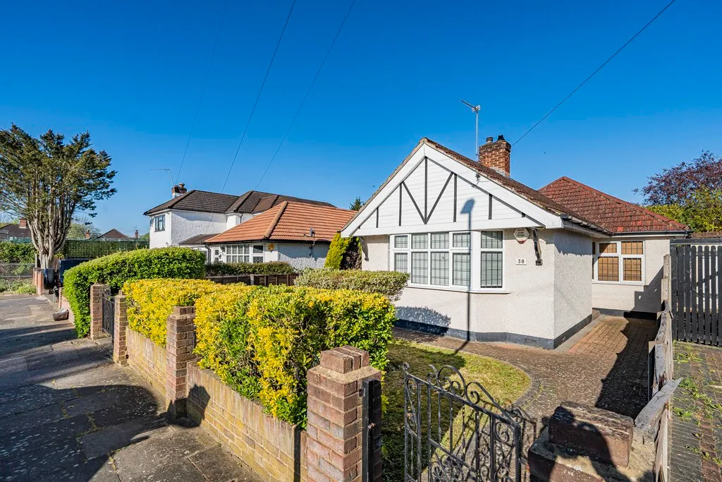 Hazelwood Drive, Pinner, photo 30