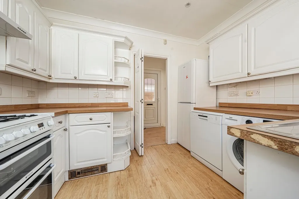Hazelwood Drive, Pinner, photo 22