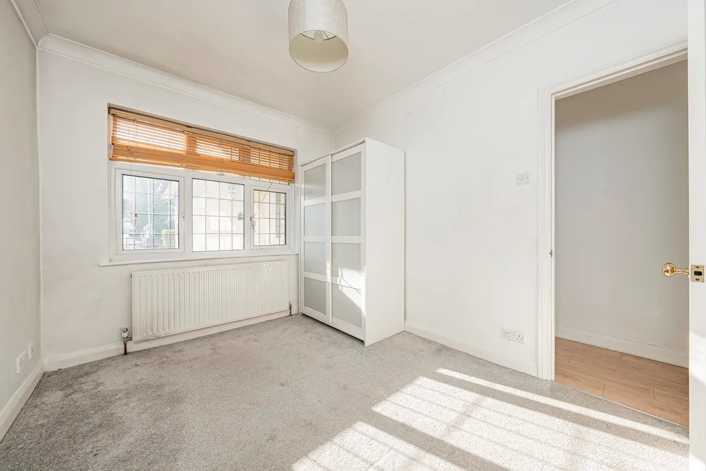 Hazelwood Drive, Pinner, photo 10