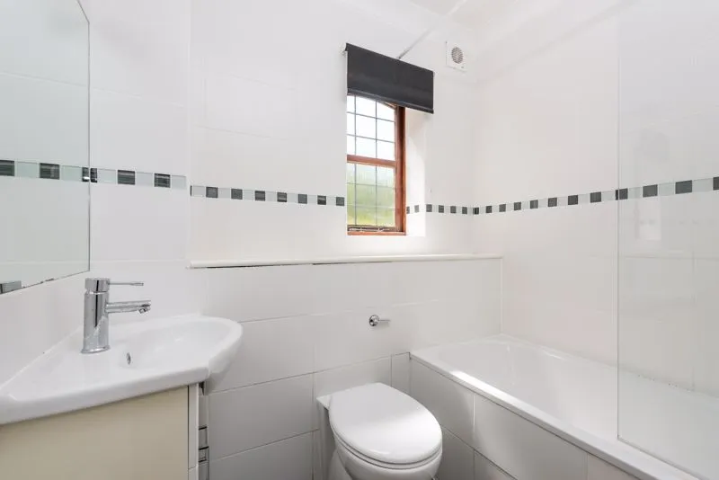 Rushmon Gardens, Walton-On-Thames KT12 1QZ, photo 7