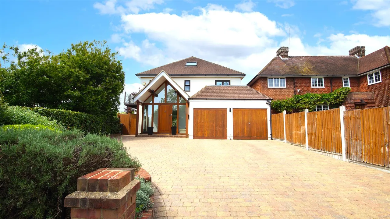 5 bed house for sale — Spring Grove, Loughton