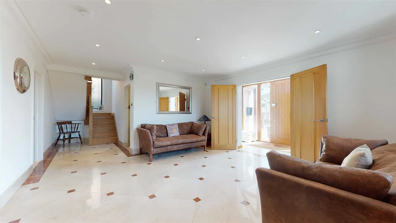Spring Grove, Loughton, photo 5