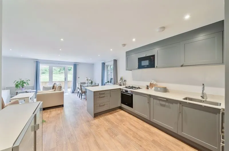 81 Higher Drive, Purley CR8 2HN, photo 5