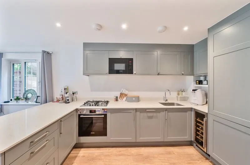 81 Higher Drive, Purley CR8 2HN, photo 4