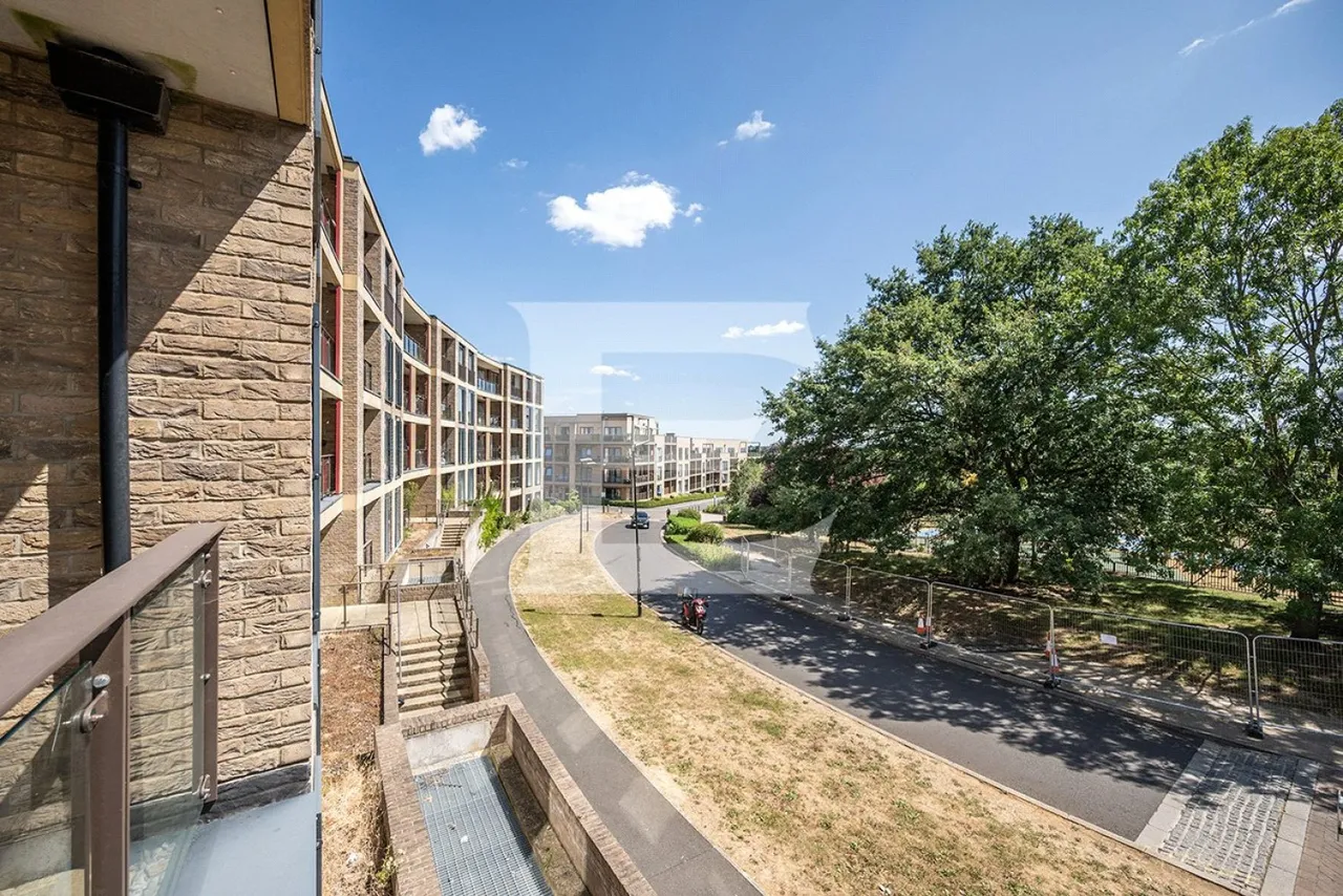 Henry Darlot Drive, Mill Hill, NW7, photo 10