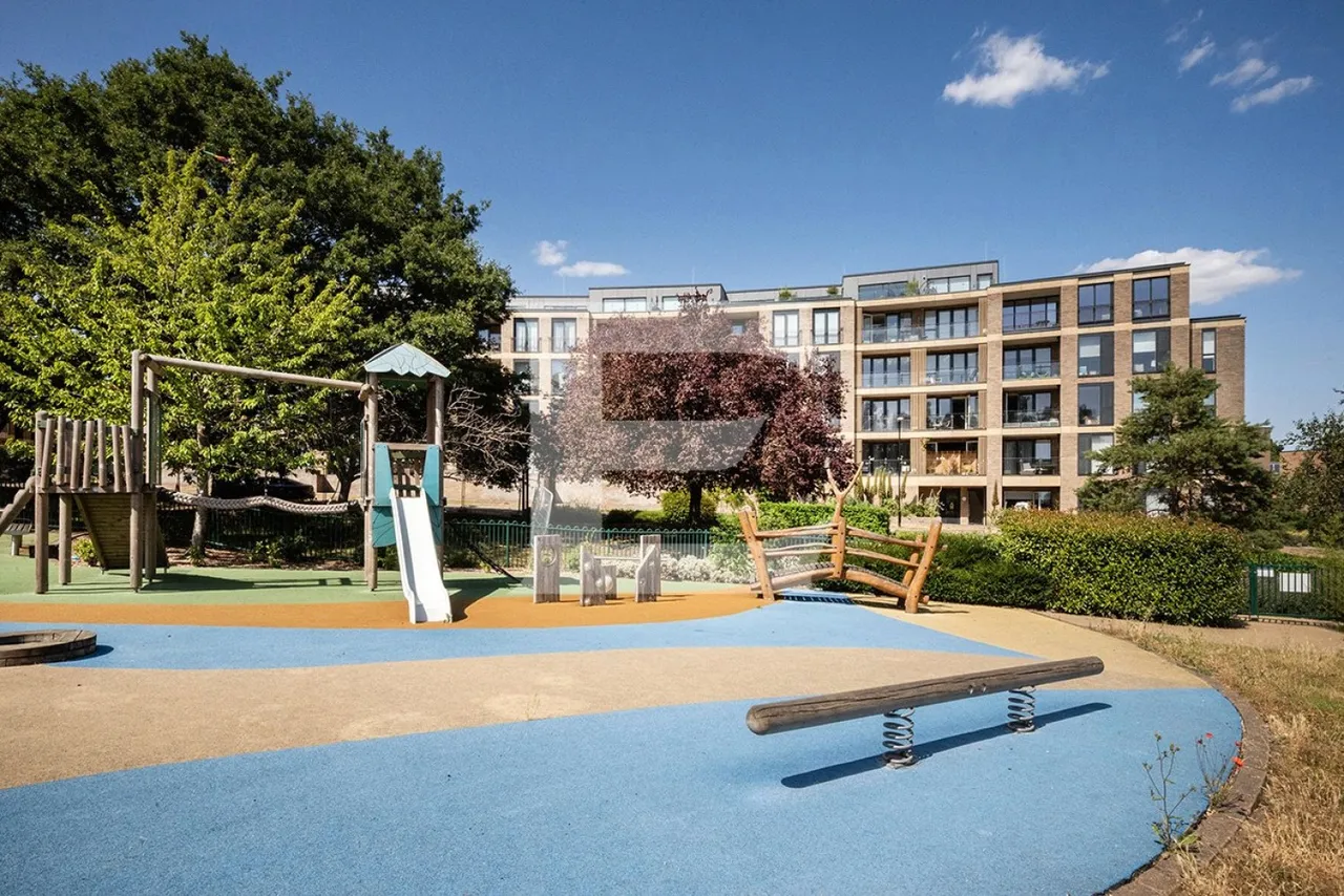 Henry Darlot Drive, Mill Hill, NW7, photo 19