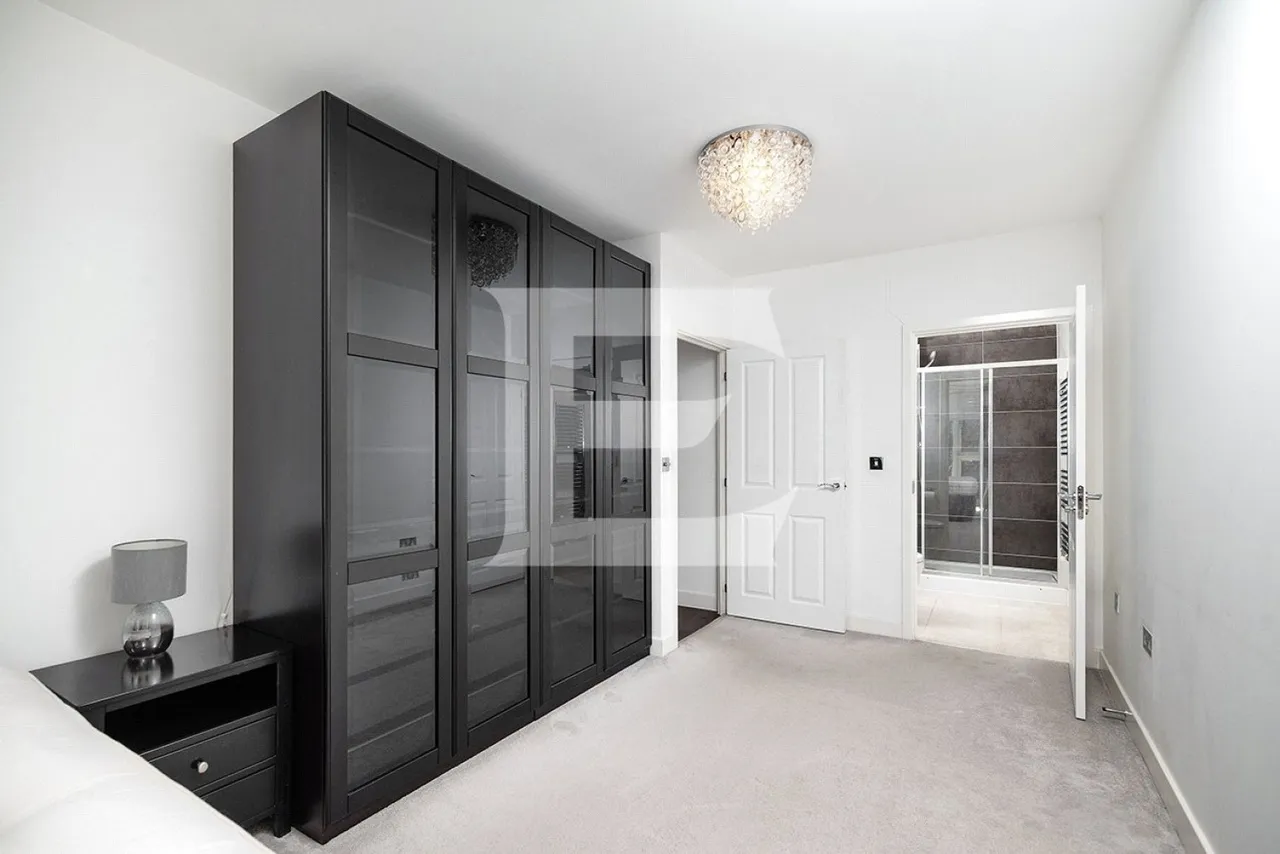Henry Darlot Drive, Mill Hill, NW7, photo 16