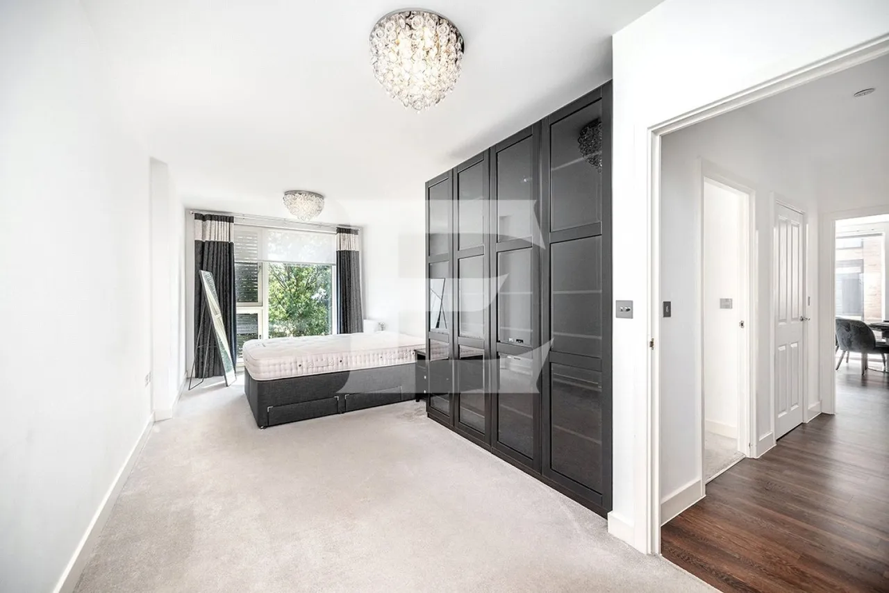 Henry Darlot Drive, Mill Hill, NW7, photo 6