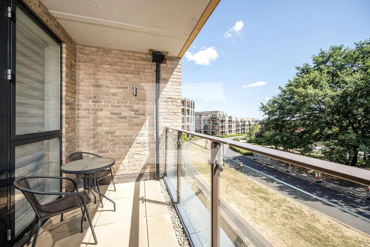 Henry Darlot Drive, Mill Hill, NW7, photo 3