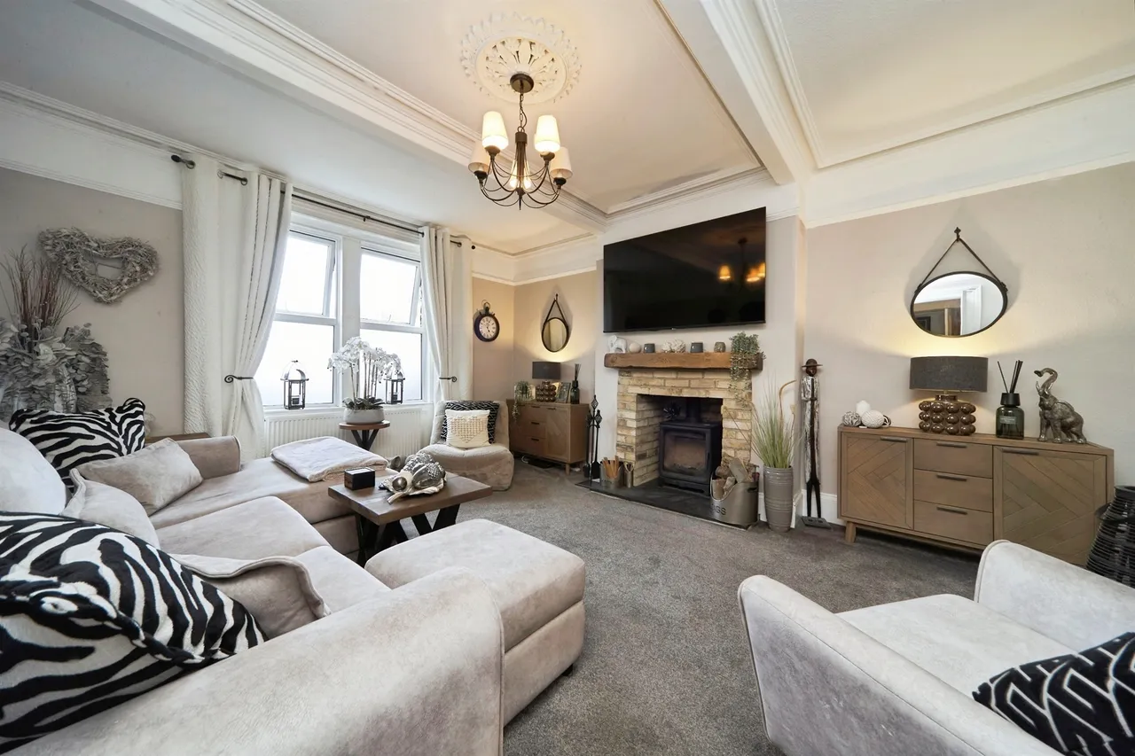 3 bed house for sale — Main Street, Wilsden, BRADFORD