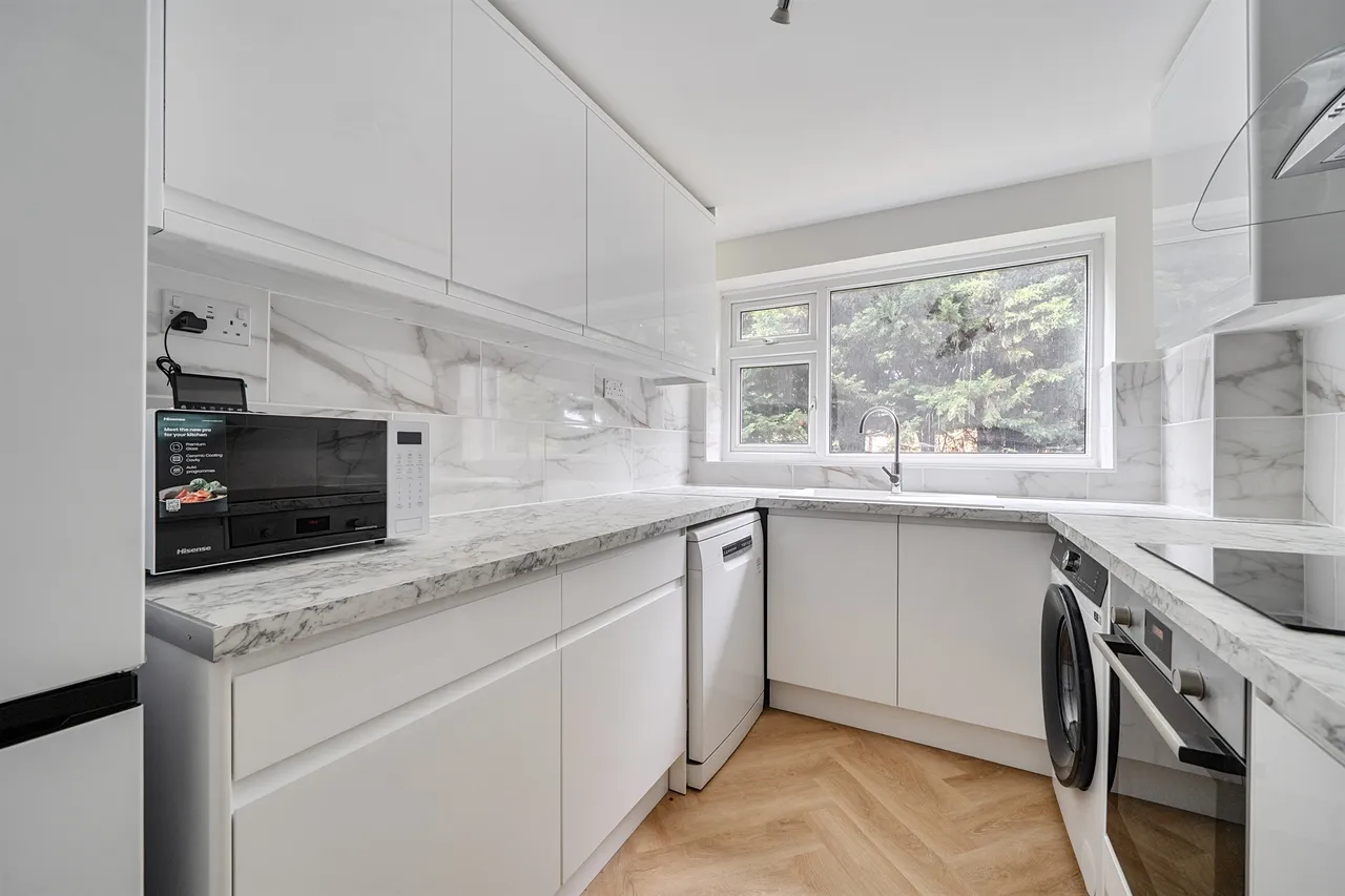 Prince Andrew Close, Maidenhead, photo 4