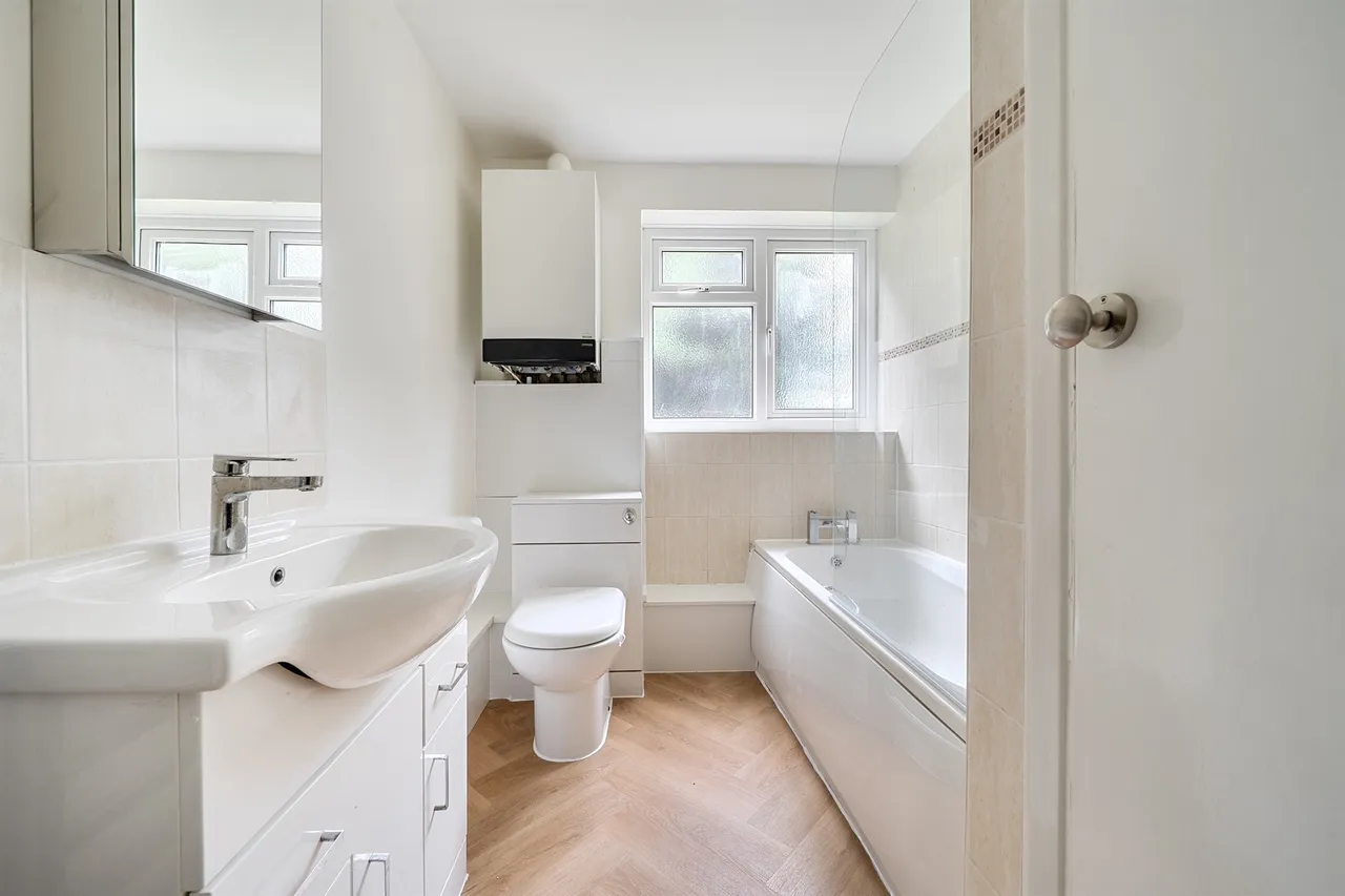 Prince Andrew Close, Maidenhead, photo 6