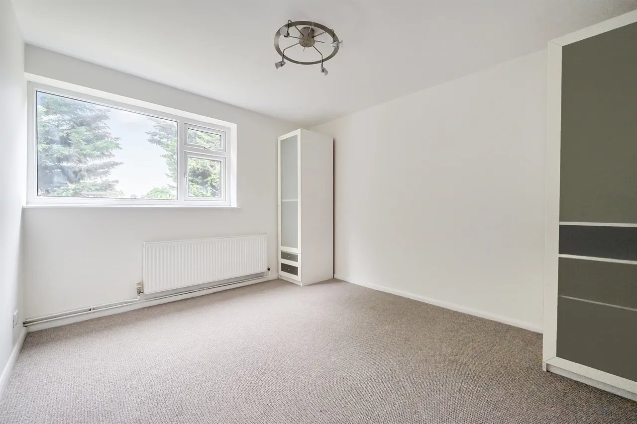 Prince Andrew Close, Maidenhead, photo 9