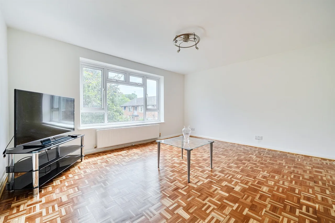 Prince Andrew Close, Maidenhead, photo 3
