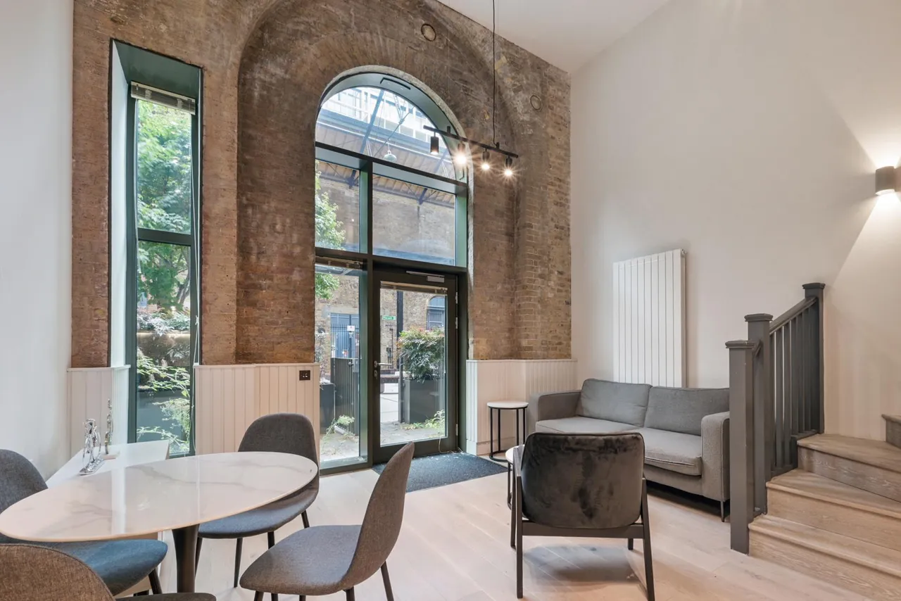 Windsor Square, Royal Arsenal, SE18, photo 2