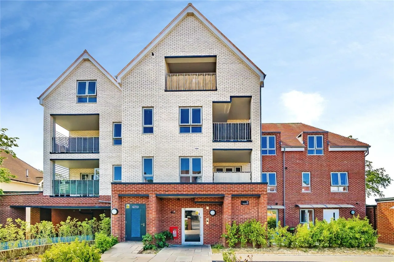 2 bed flat for sale — Russell Hill, Purley, CR8