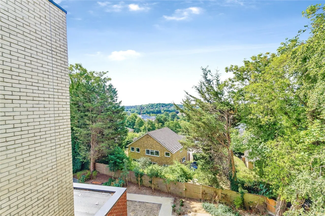 Russell Hill, Purley, CR8, photo 3