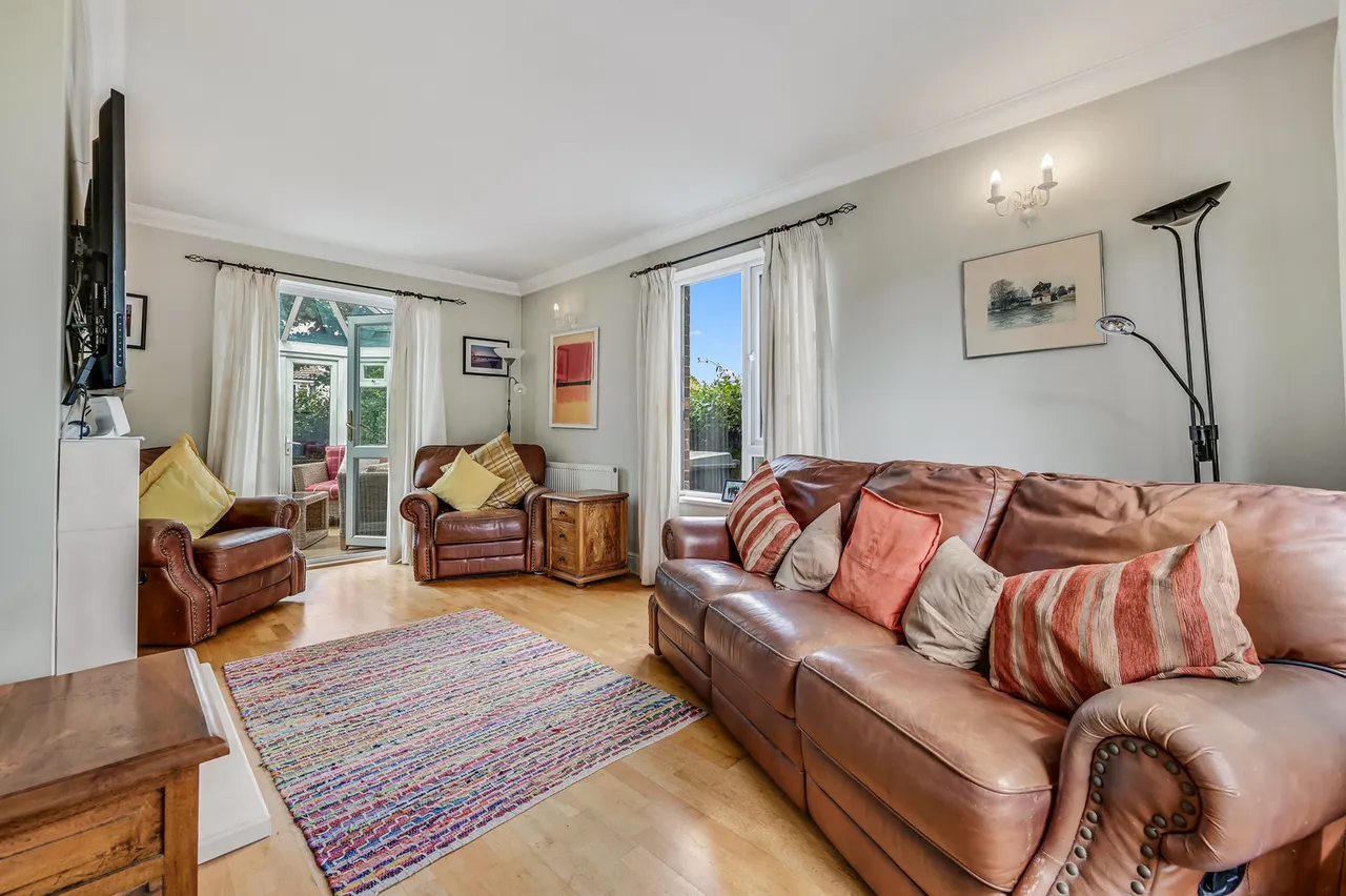 3 North Drive, Great Baddow, Chelmsford, Essex, CM2 7EU, photo 2