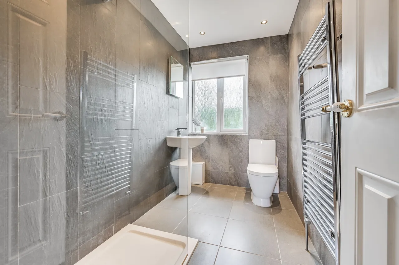 3 North Drive, Great Baddow, Chelmsford, Essex, CM2 7EU, photo 16
