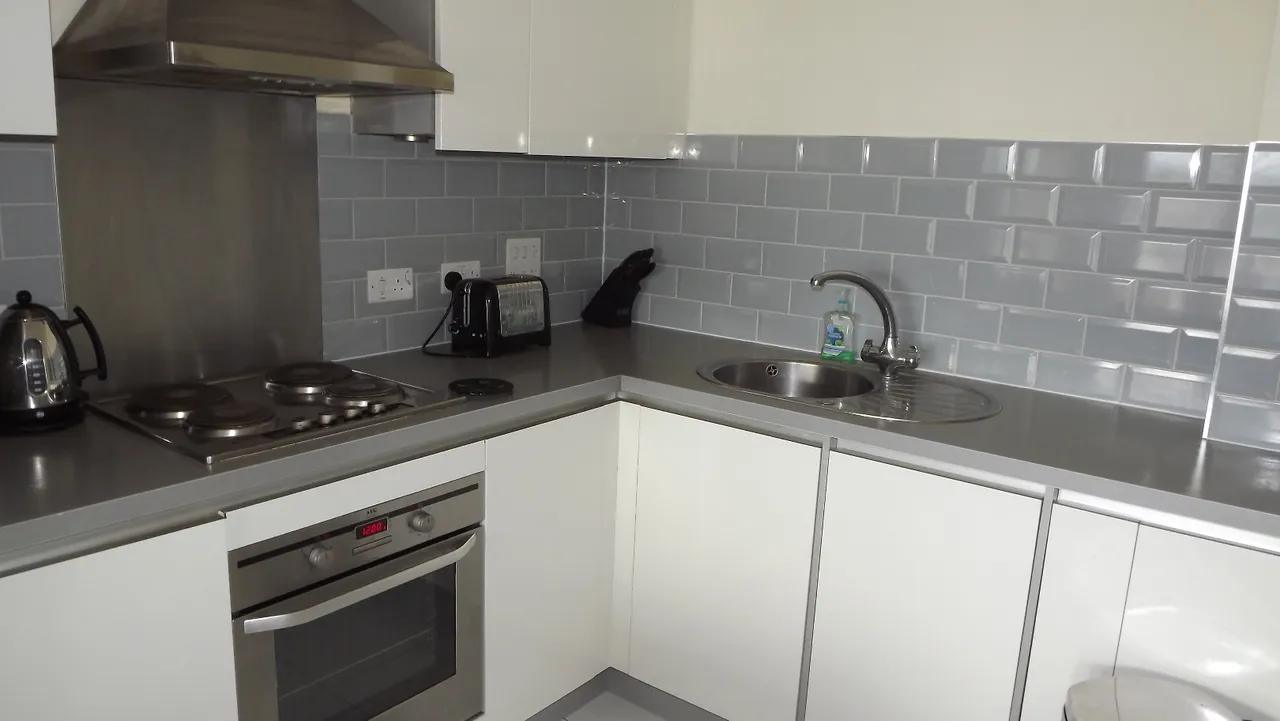 Durnsford Road, London, SW19, photo 3
