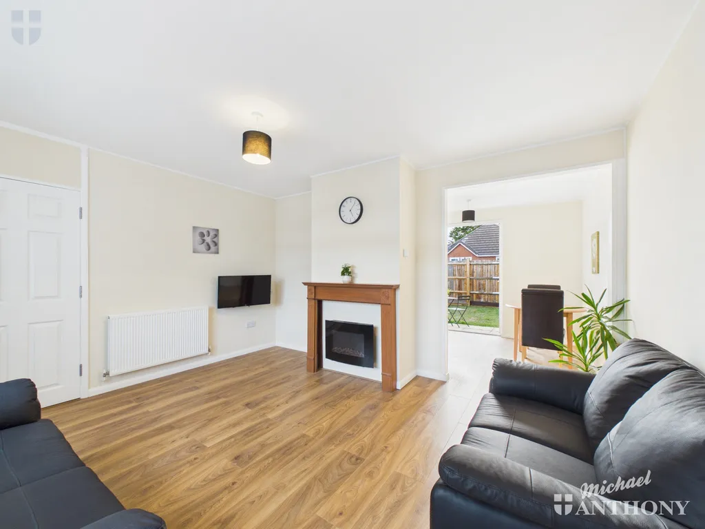 Russell Avenue, Aylesbury, HP21, photo 2