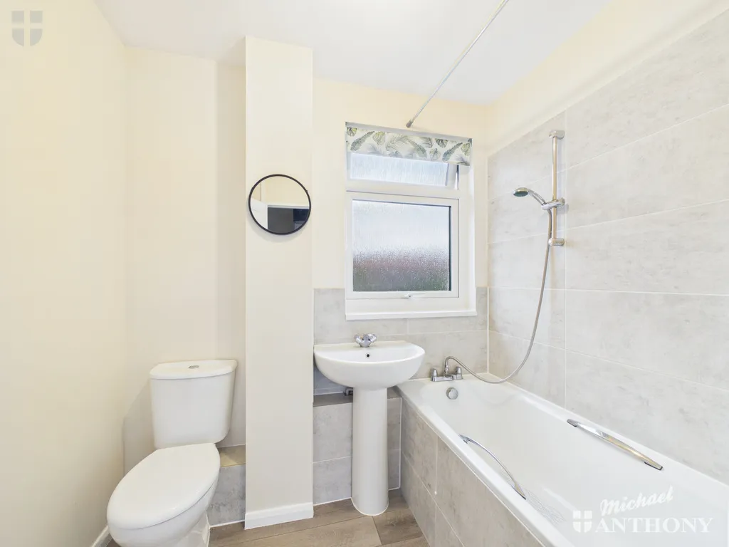Russell Avenue, Aylesbury, HP21, photo 8