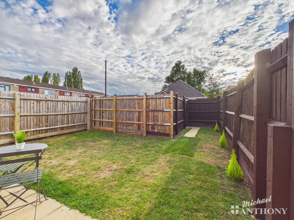 Russell Avenue, Aylesbury, HP21, photo 3