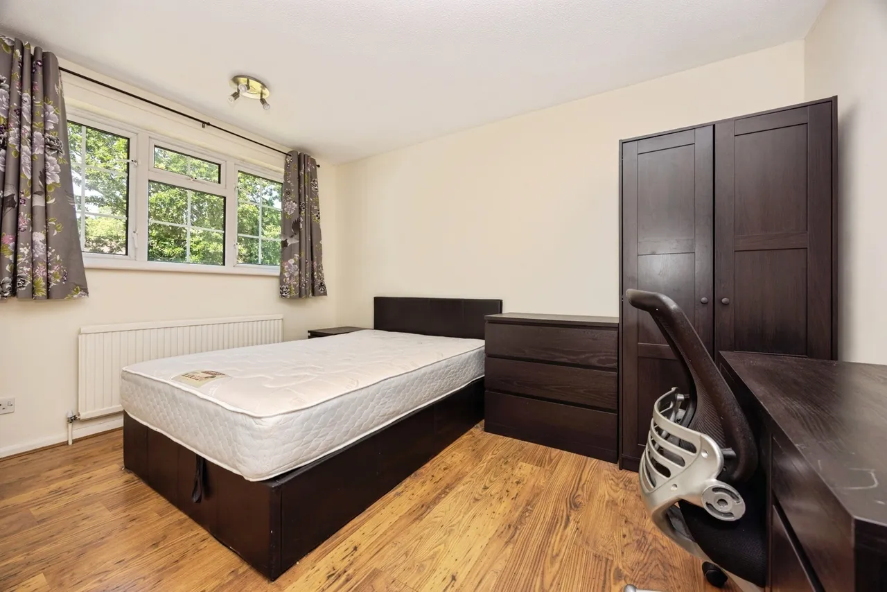 Southway, Guildford, GU2, photo 4
