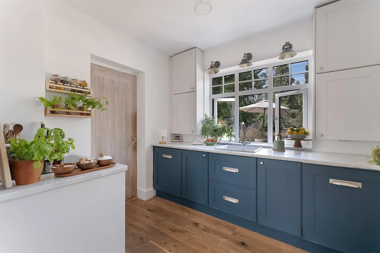 London Road, Westhumble, RH5, photo 5