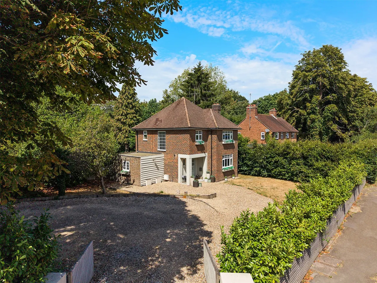 3 bed property for sale, London Road, Westhumble, RH5