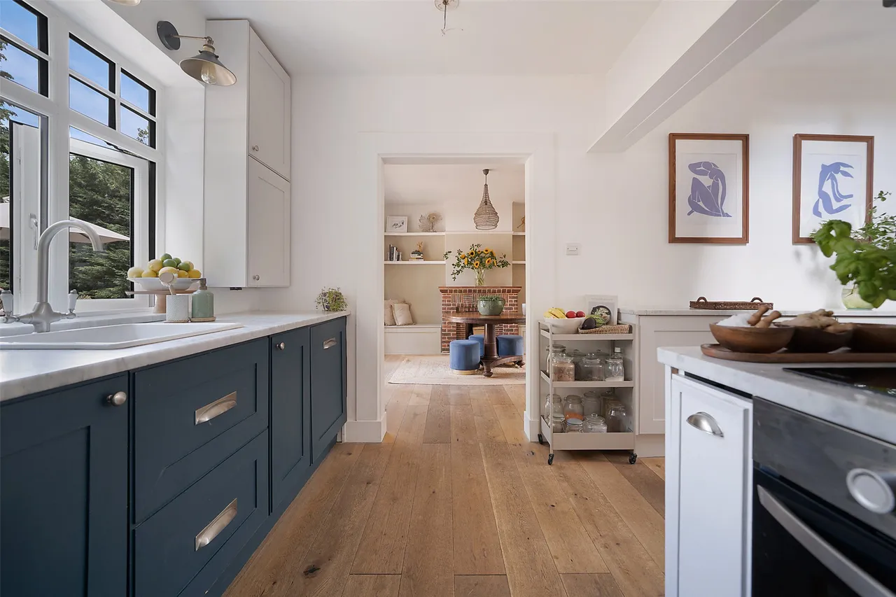 London Road, Westhumble, RH5, photo 7