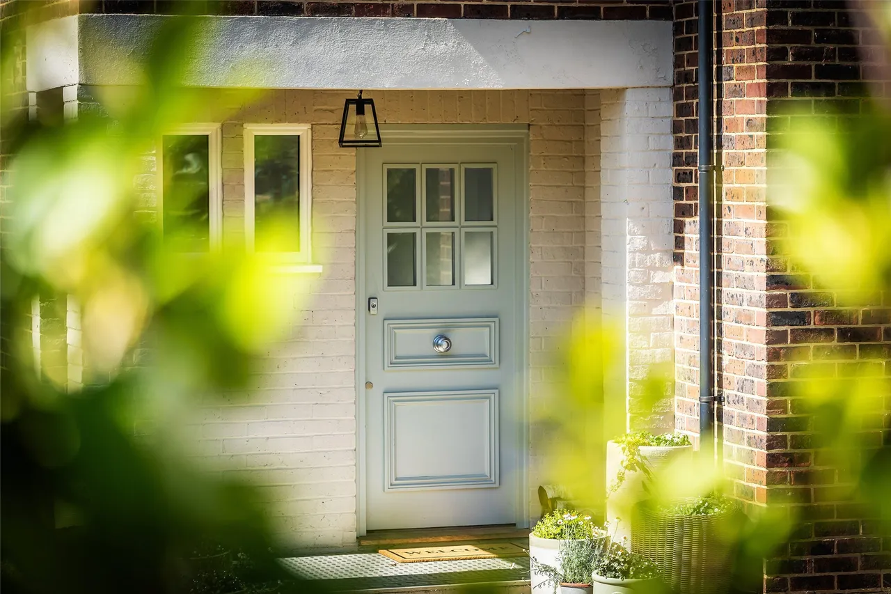 London Road, Westhumble, RH5, photo 16