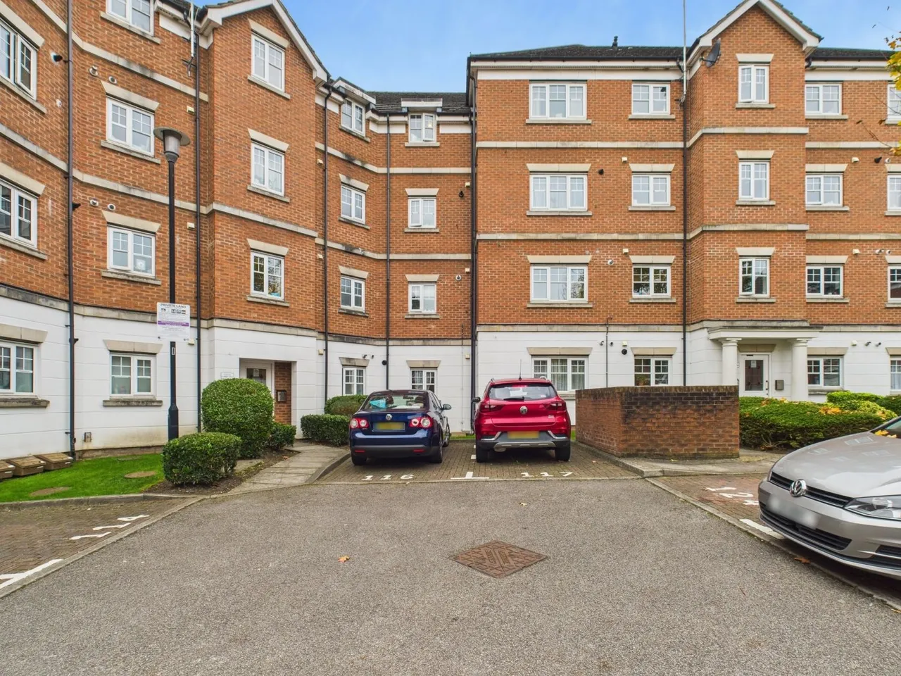 2 bed flat for sale, Symphony Close, Edgware, HA8