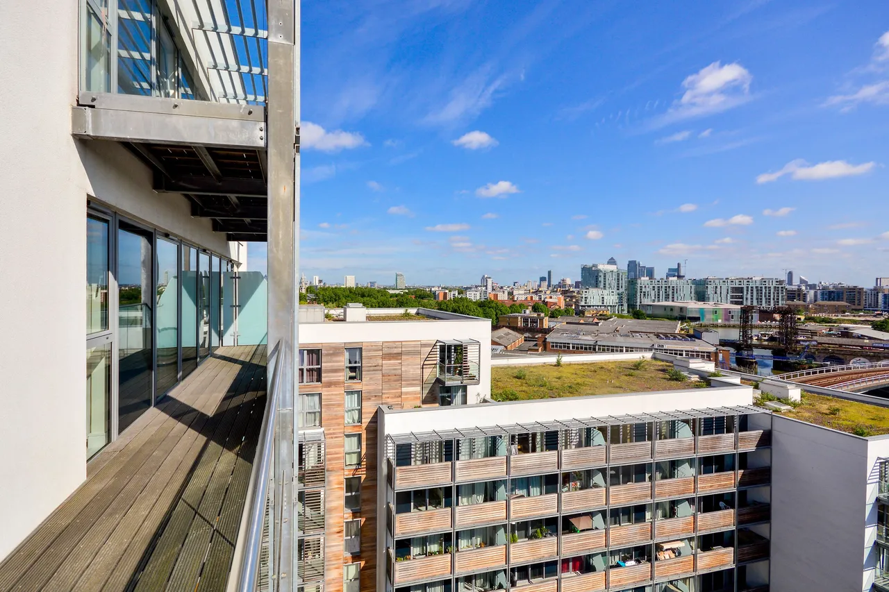 3 bed flat for sale — 57 Paxton Point, 3 Merryweather Place, London