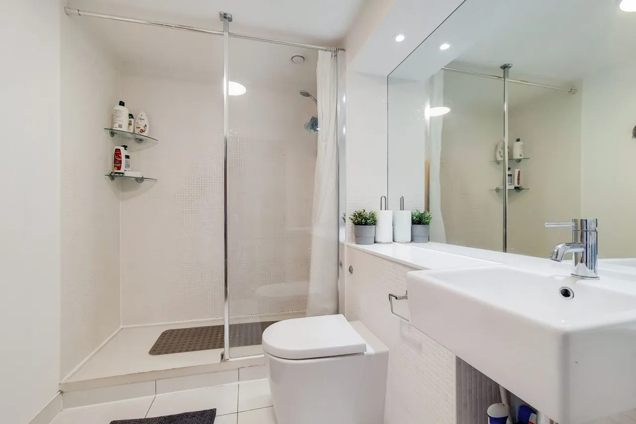 57 Paxton Point, 3 Merryweather Place, London, photo 12