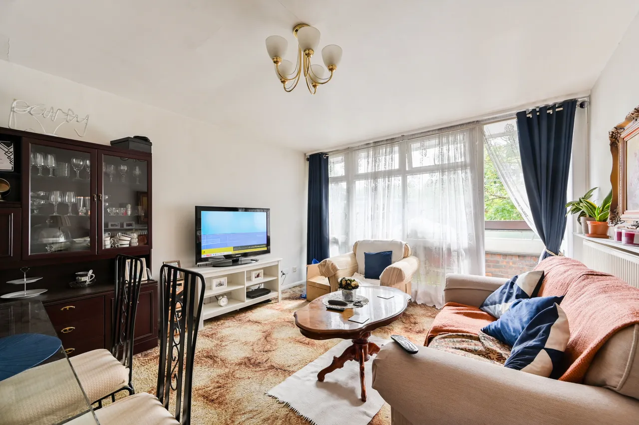 3 bed flat for sale — 87 Condell Road, London