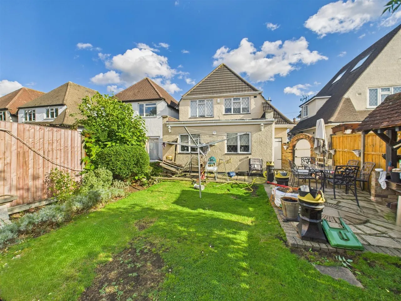 The Fairway, Ruislip, Middlesex, HA4 0SH, photo 3