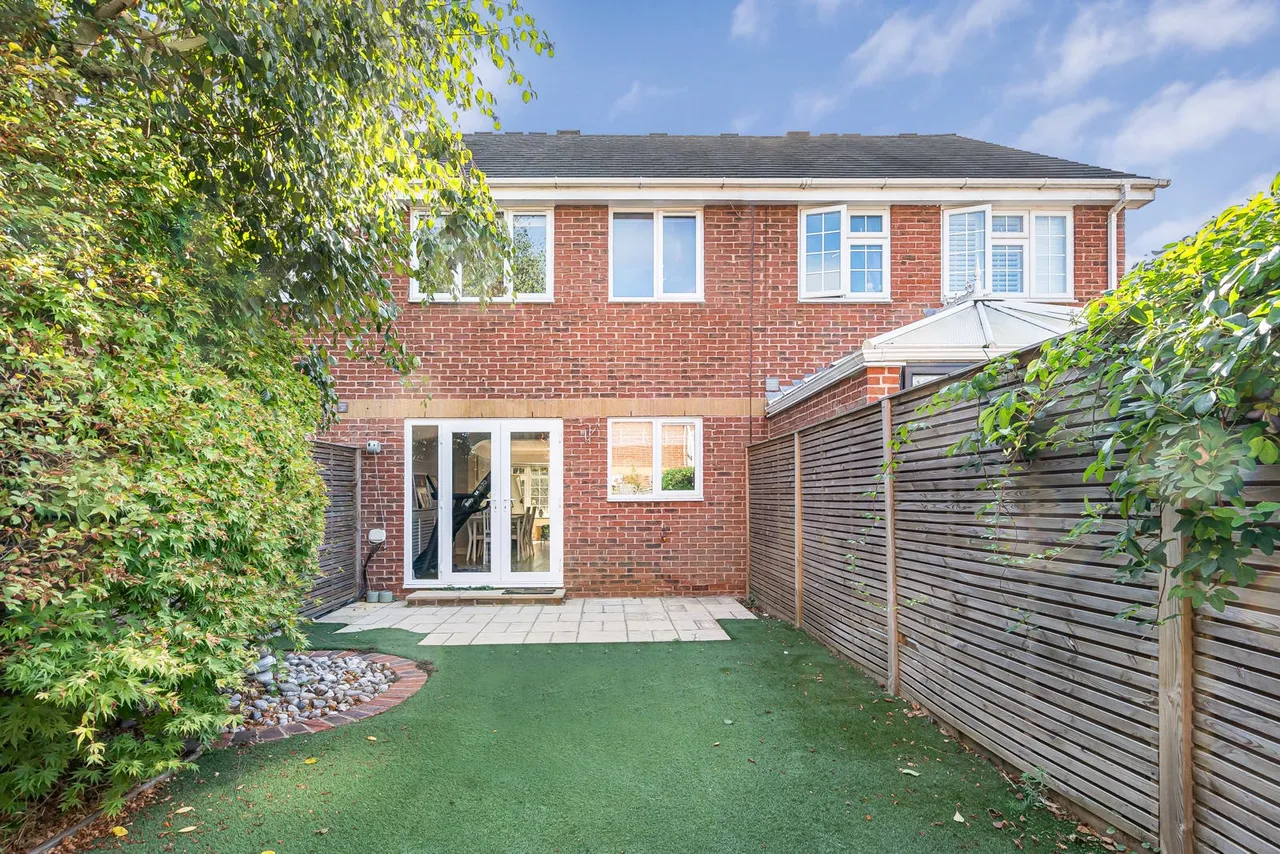 Ravenswood Close, Cobham, KT11, photo 10
