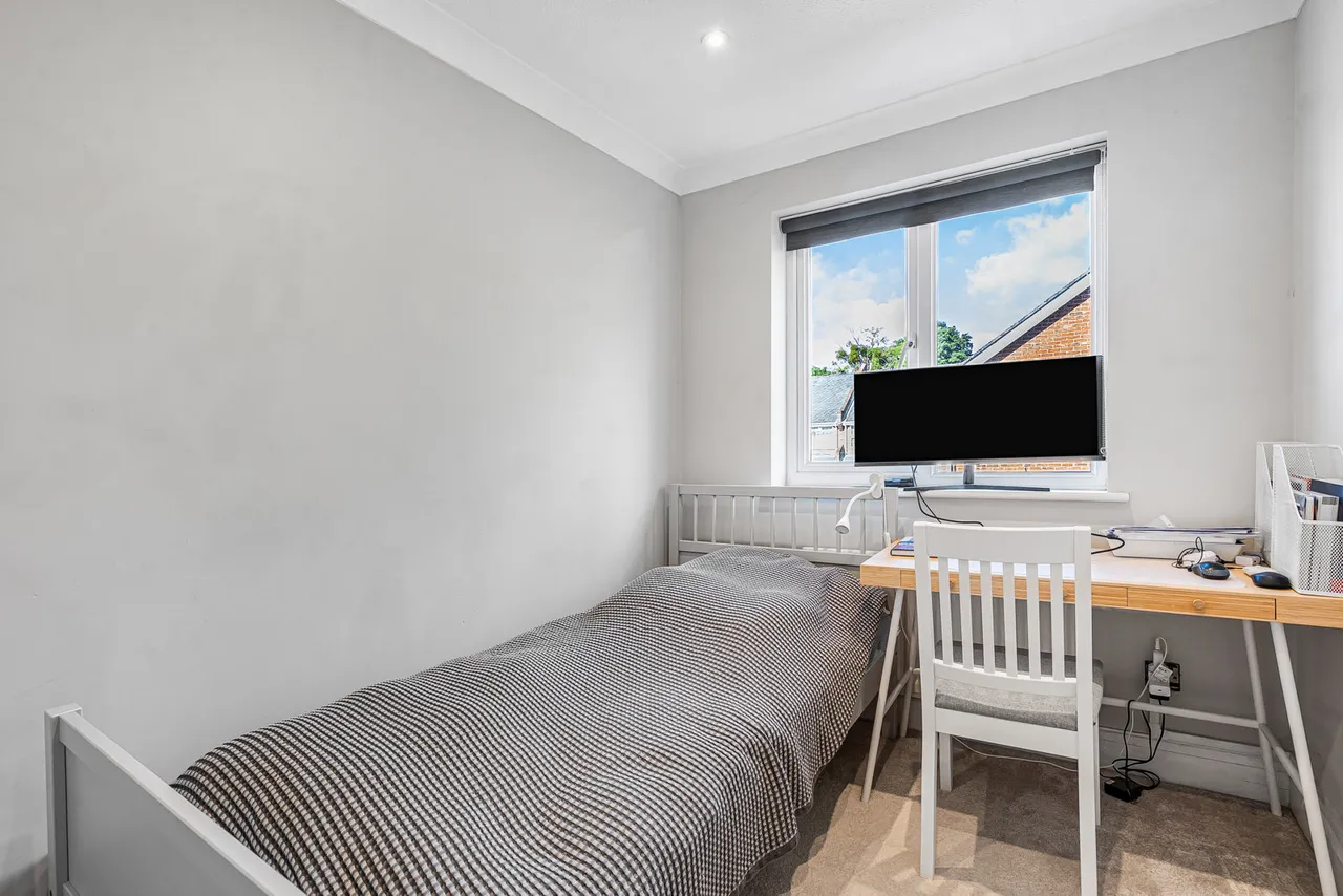 Ravenswood Close, Cobham, KT11, photo 8