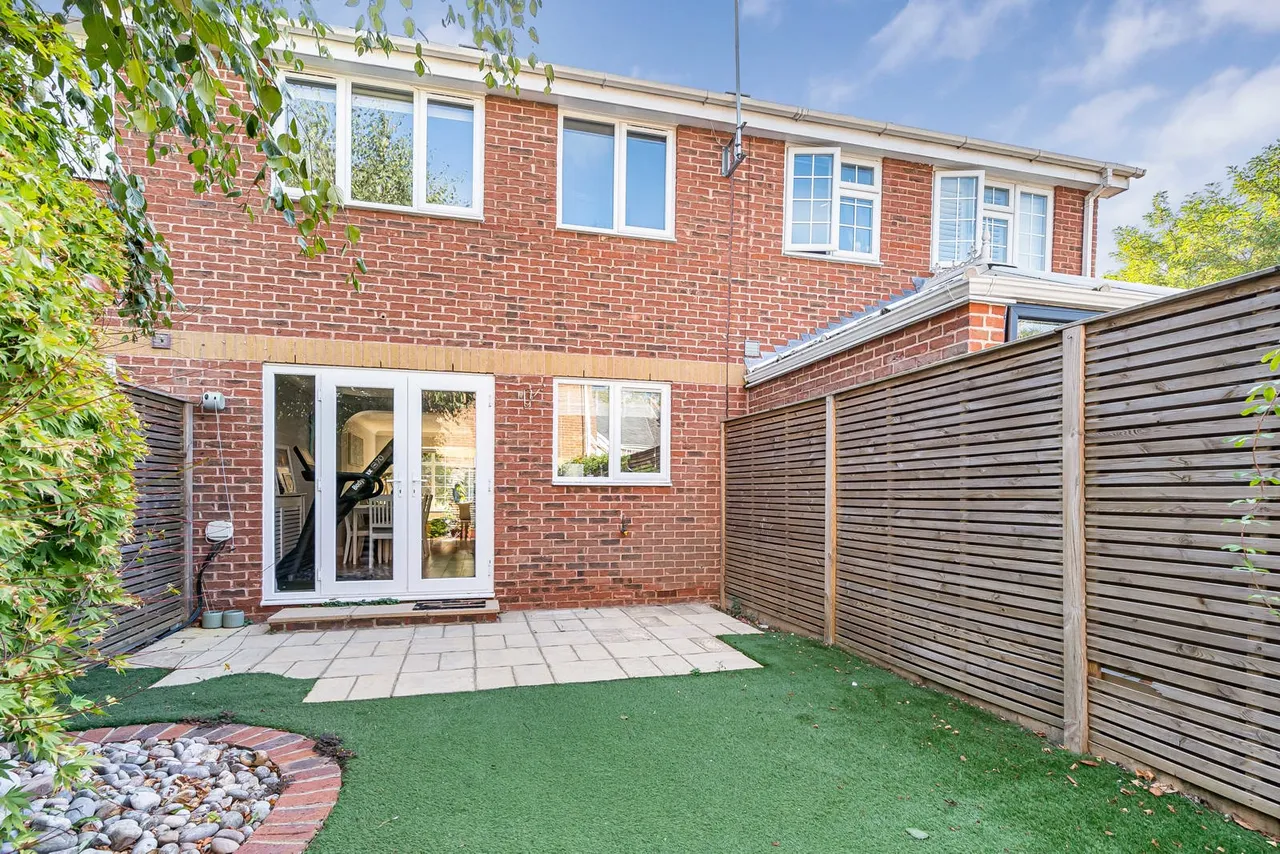 Ravenswood Close, Cobham, KT11, photo 17