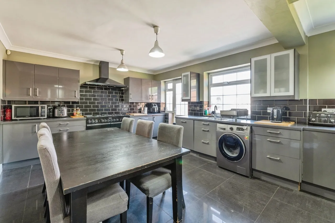 Long Lane, Grays, Essex, RM16, photo 2