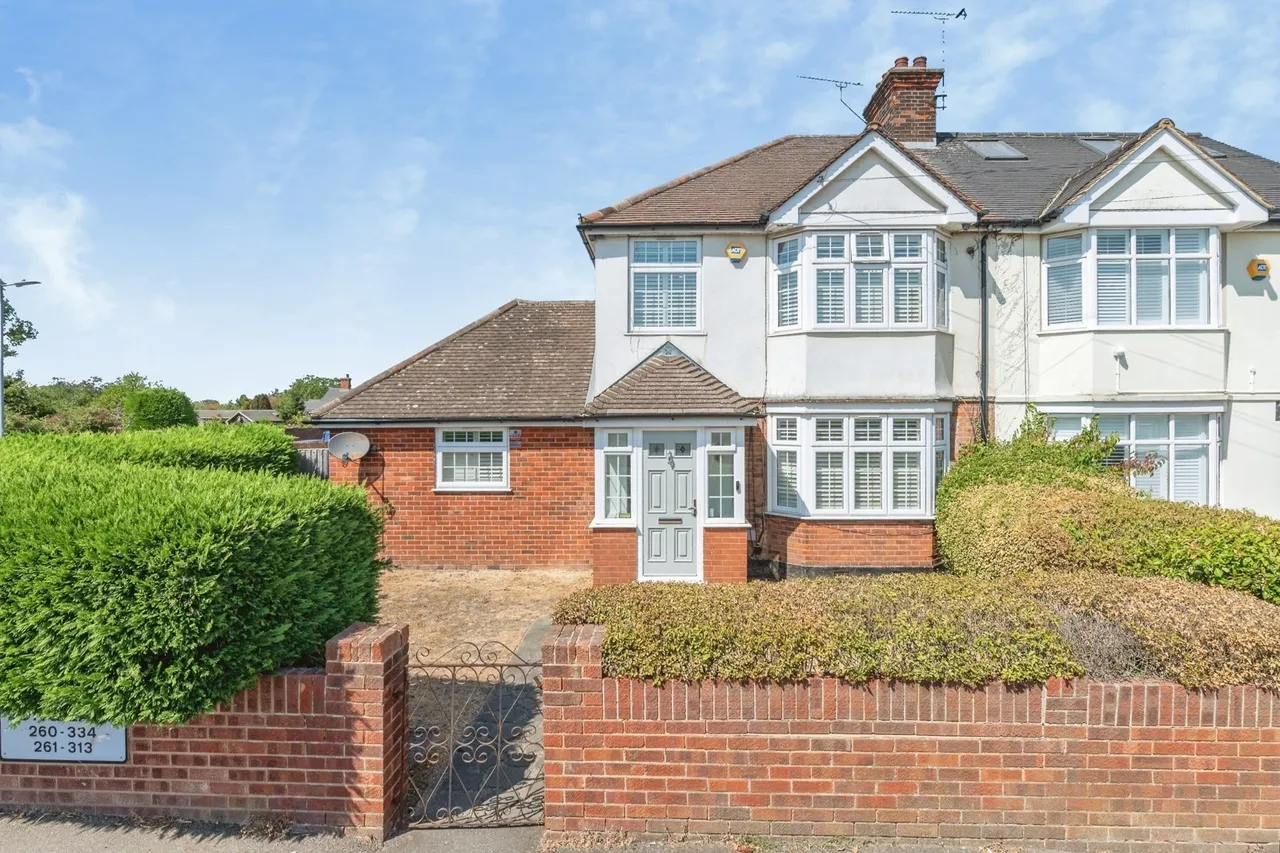 4 bed house for sale — Long Lane, Grays, Essex, RM16