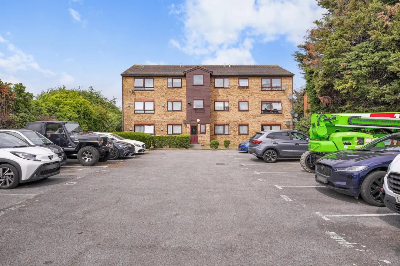 Essex Road, Chadwell Heath, RM6, photo 13