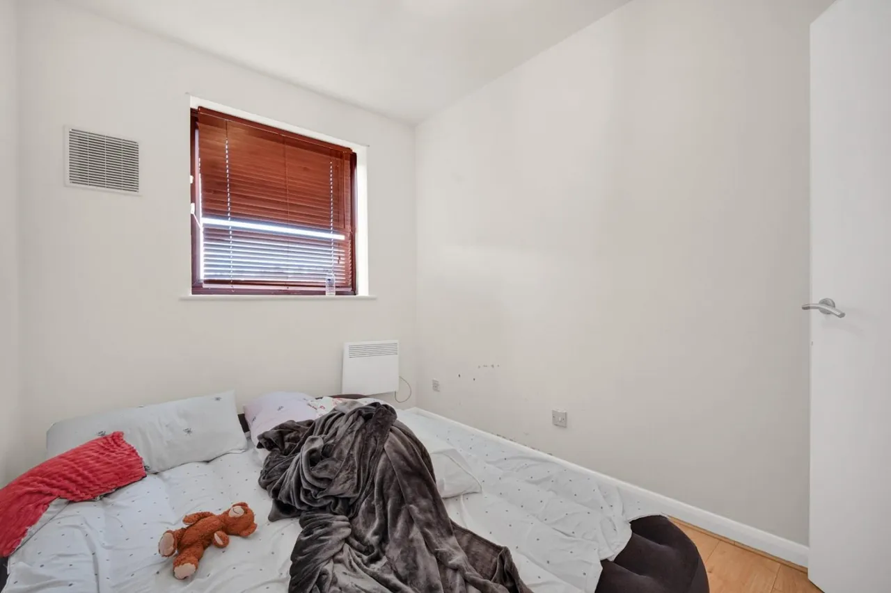 Essex Road, Chadwell Heath, RM6, photo 11
