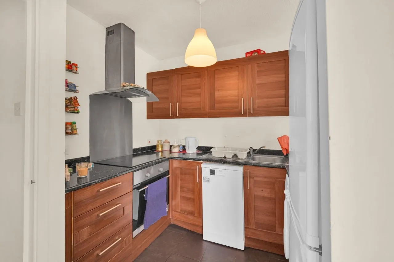 Essex Road, Chadwell Heath, RM6, photo 7