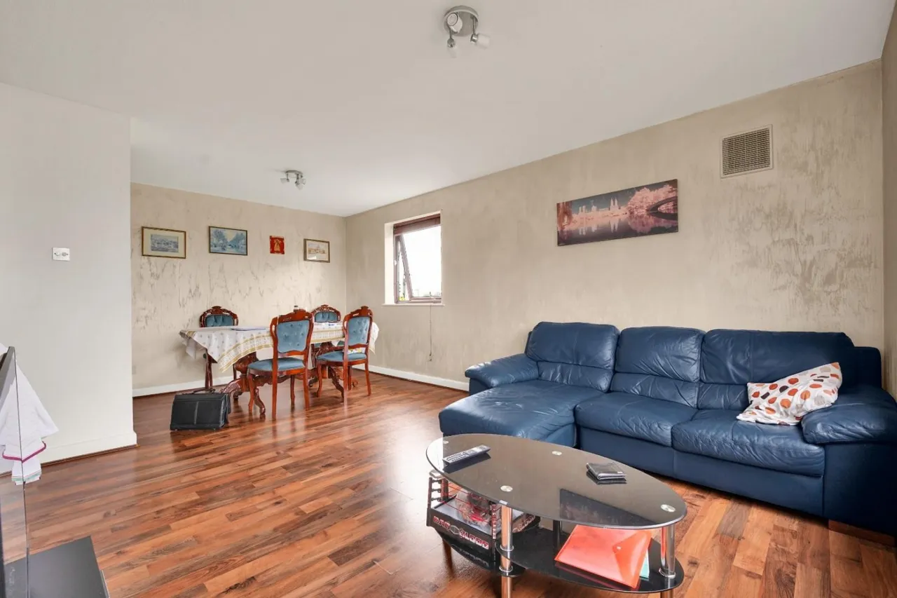 Essex Road, Chadwell Heath, RM6, photo 2
